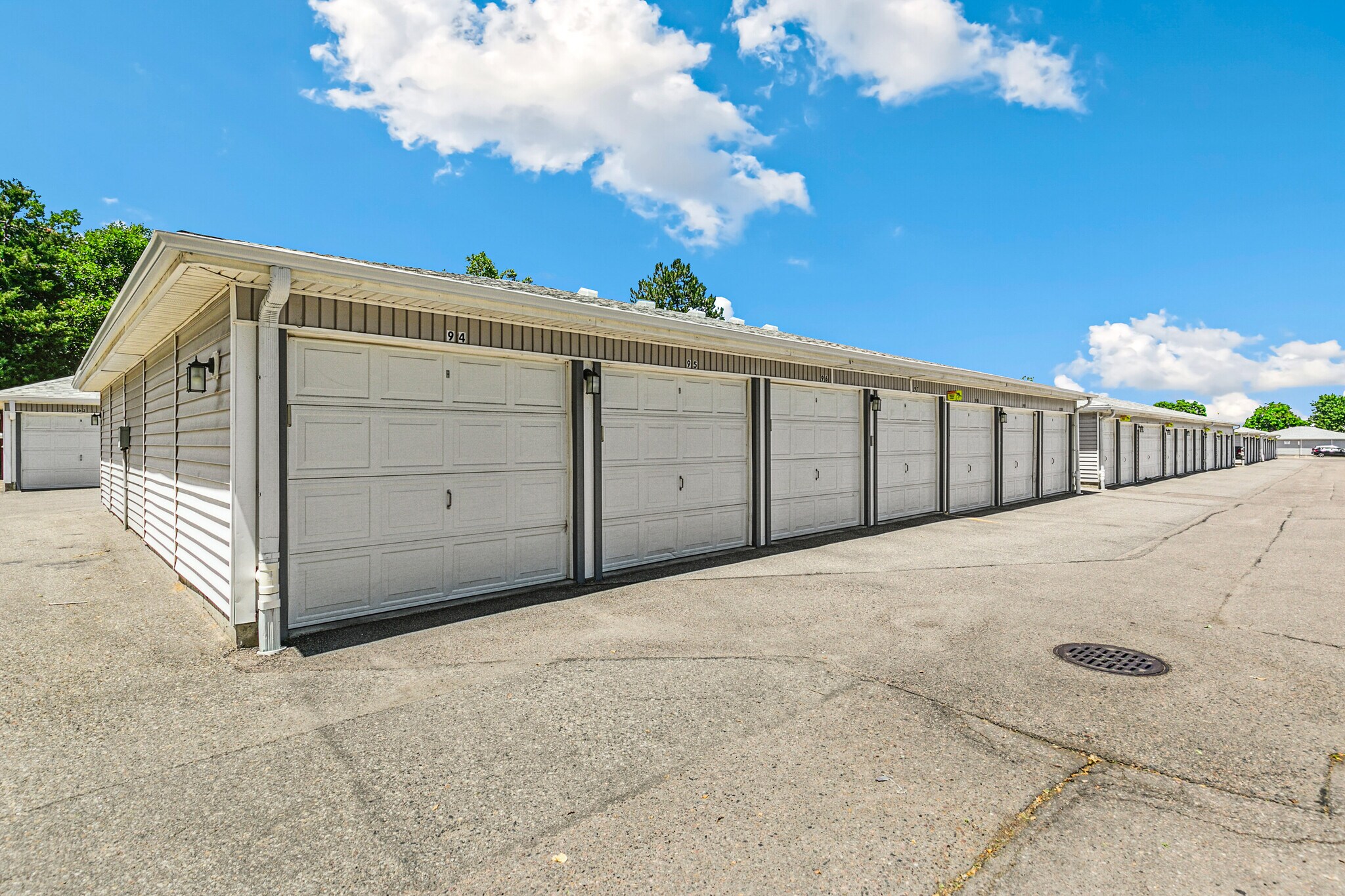 Building Photo - 725 S Alton Way