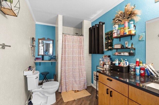 Building Photo - AVAILABLE BEGGINING OF JUNE ; APPLY ON OUR WEBSITE TODAY!!!