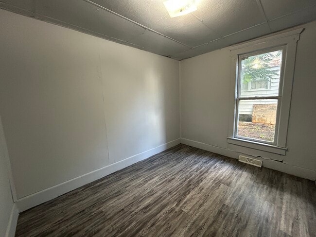 Building Photo - 35 Lake-