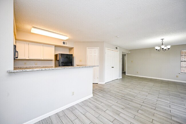 Building Photo - 2300 Old Spanish Trl