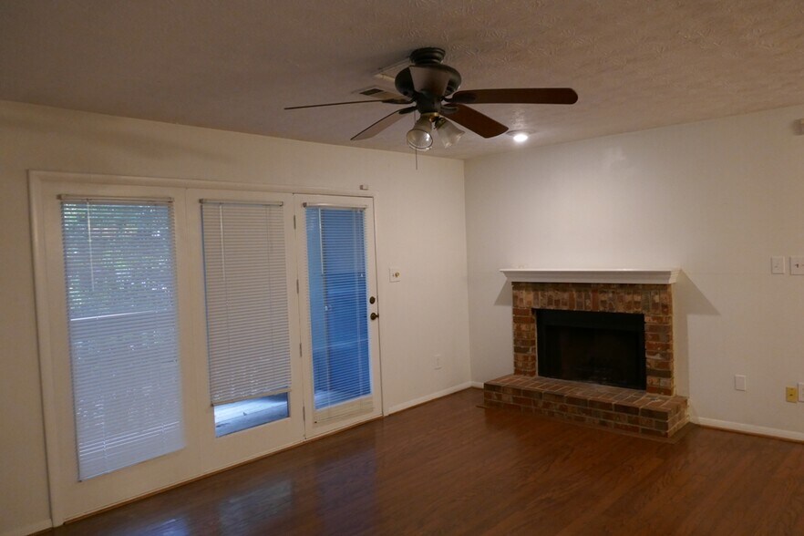 Building Photo - 402 Tuxworth Cir