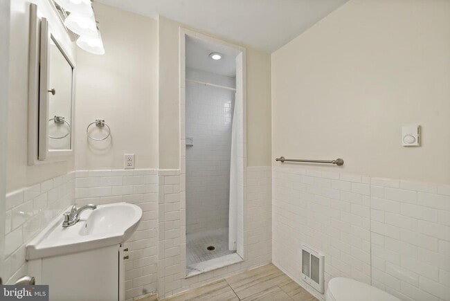 Building Photo - 2849 S 11th St