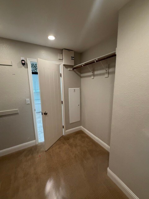 Building Photo - Gorgeous 3 Bedroom 3 Bathroom Plus Loft Area Home