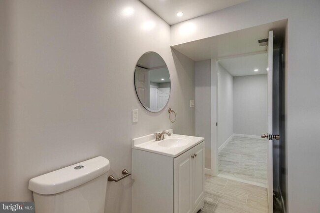 Building Photo - 9003 Fox Lair Dr