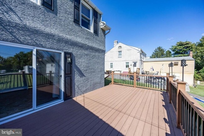Building Photo - 561 A St
