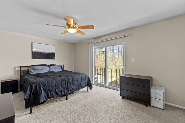 Building Photo - Bright & Cozy 2-Bedroom Townhouse with Solar Panels – Virginia Beach