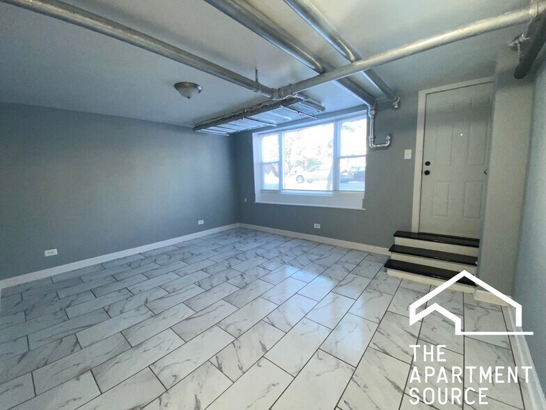 Building Photo - 5664 N Ridge Ave