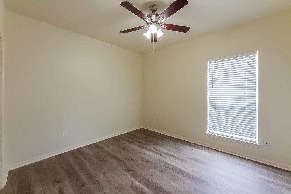 Building Photo - 6115 Oak Bay Dr