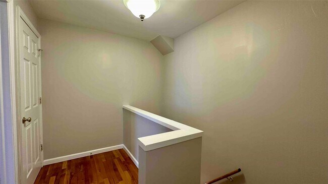 Building Photo - 158 Anstice St