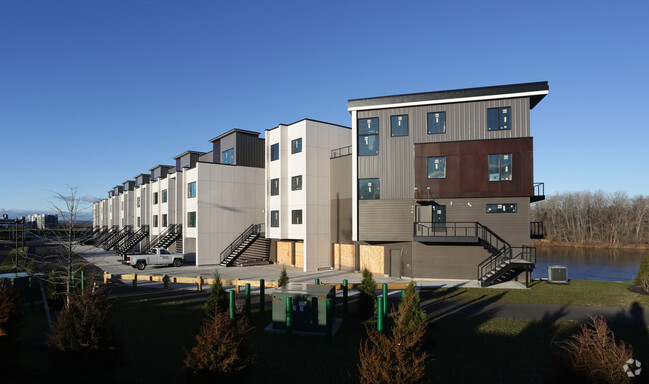 Building Photo - The Waterfront Townhomes