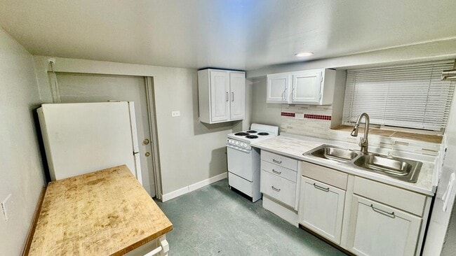 Building Photo - 1254 N Bosworth Ave