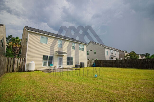 Building Photo - 110 Spring Lakes Dr
