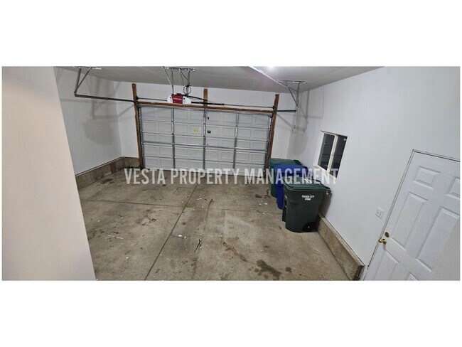 Building Photo - 981 Hudson St