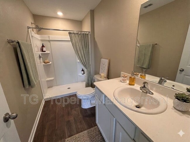 Building Photo - 903 Rivertree Pl