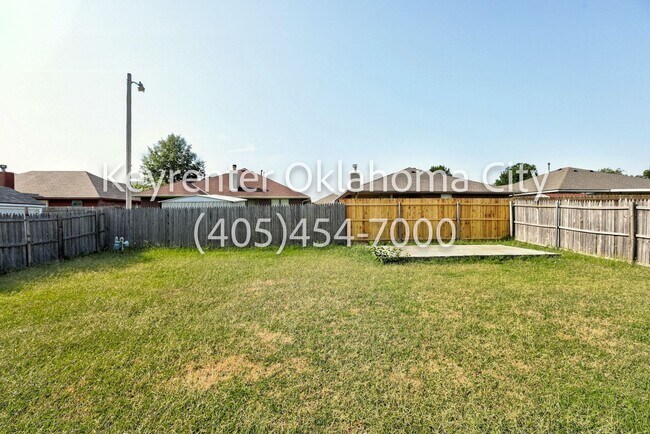 Building Photo - 6016 SE 82nd Pl