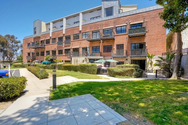 Building Photo - 3940 7th Ave