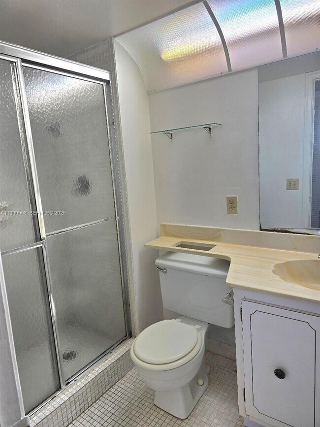 Building Photo - 2571 Aragon Blvd