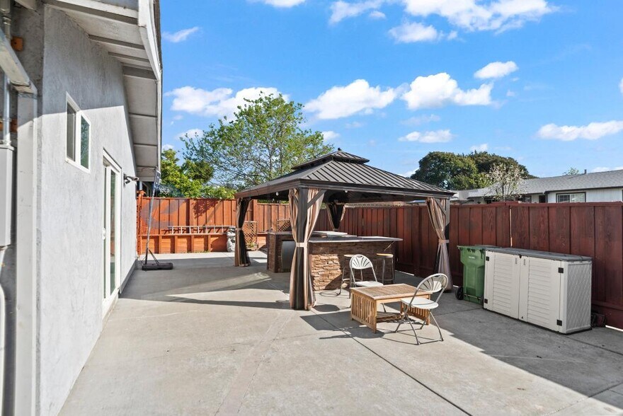 Building Photo - 3066 Nightingale Pl