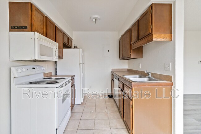 Building Photo - 373 Geneva St