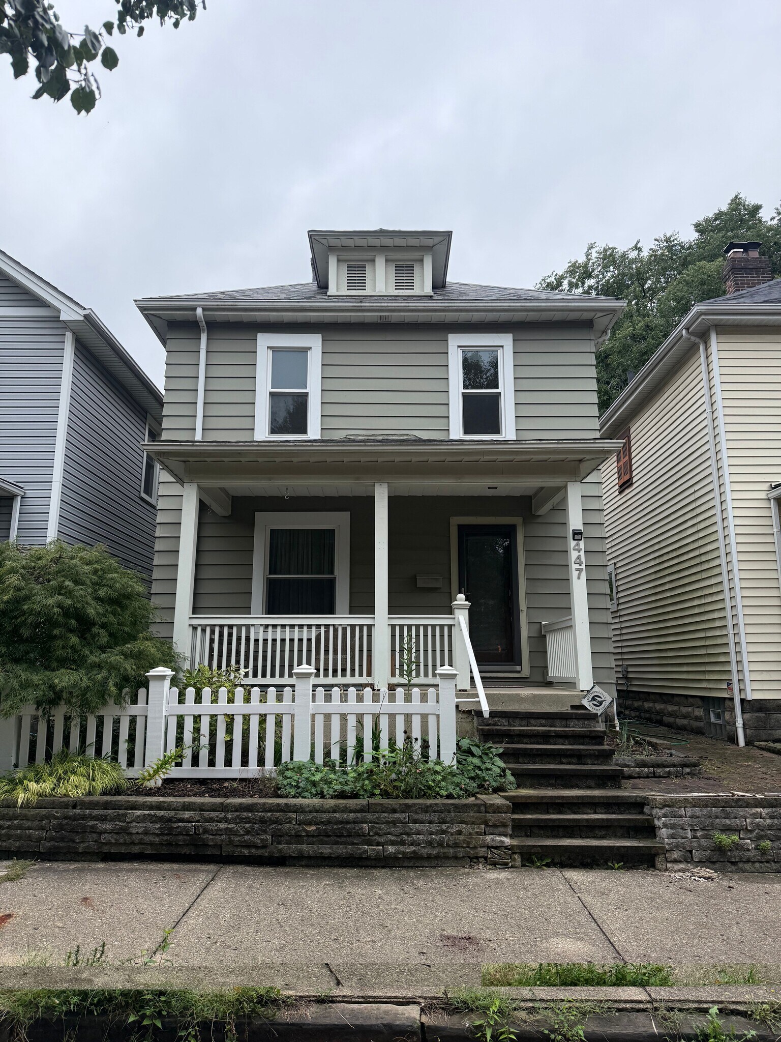 Building Photo - 447 Stanley Ave