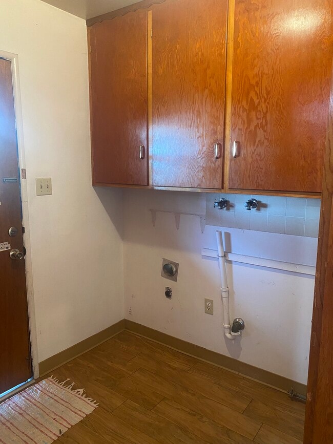 Building Photo - 10 Grey Way