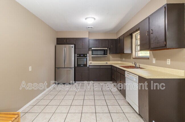 Building Photo - 6633 Wachese Ln
