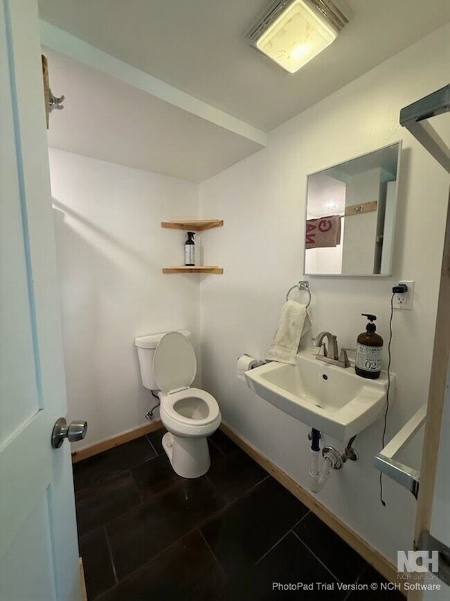 Building Photo - 407 S 10th Ave