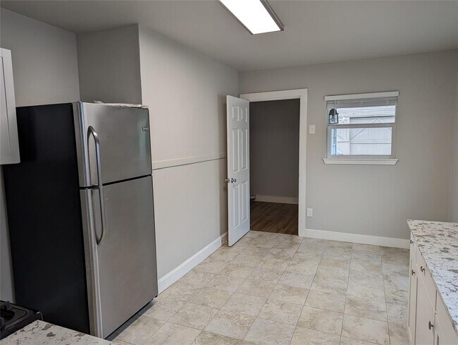 Building Photo - 4526 Avenue H