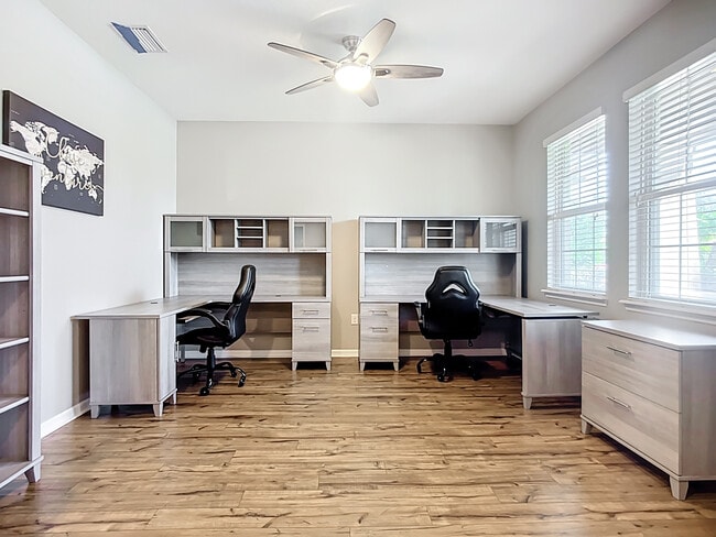 Building Photo - 3009 Esmeralda Dr