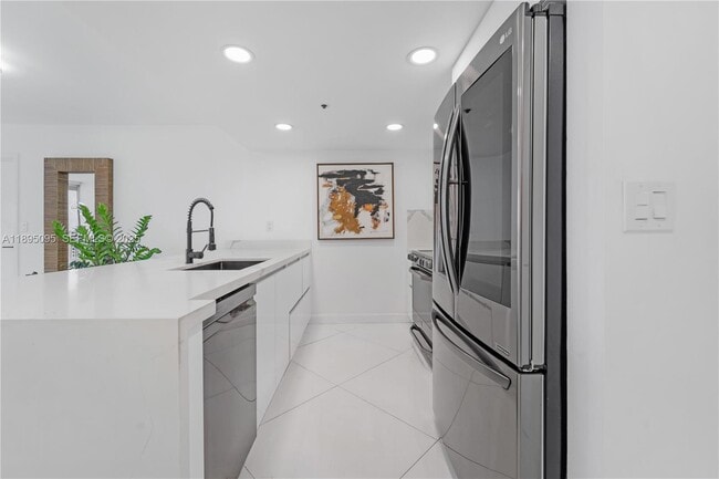 Building Photo - 7601 E Treasure Dr