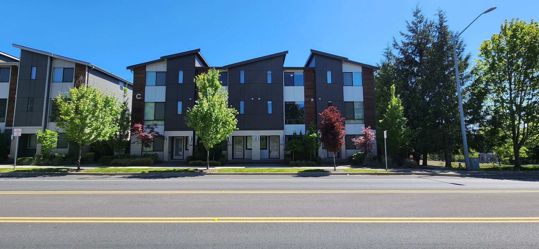 Building Photo - 16021 Manor Way
