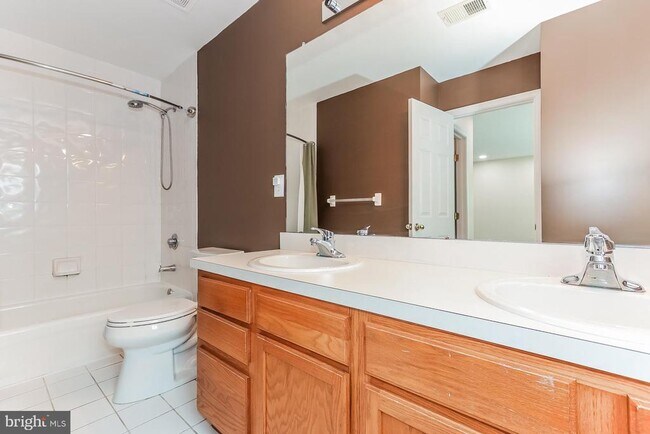 Building Photo - 53 Malsbury St