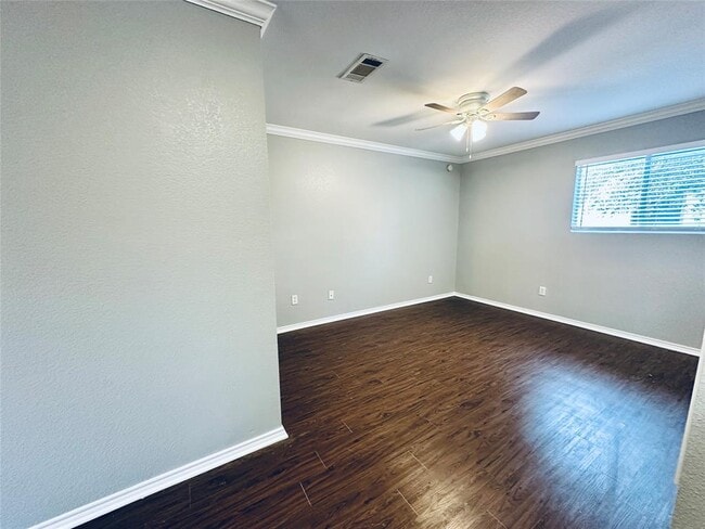 Building Photo - 805 S Center St