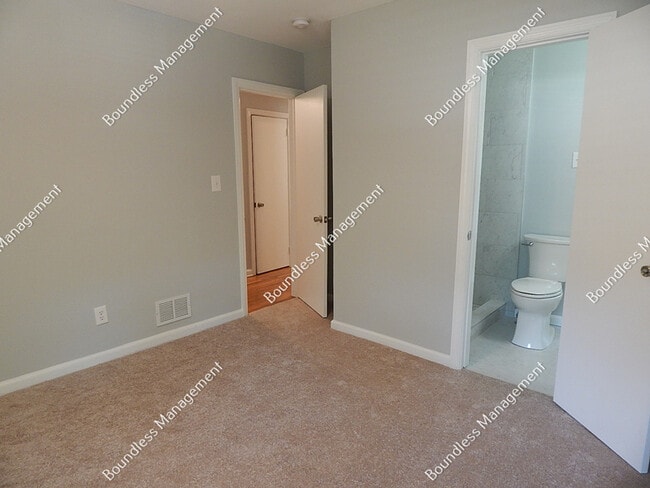 Building Photo - 2788 Rockcliff Rd SE
