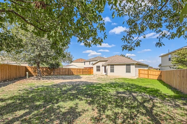 Building Photo - 3 bedroom 2 bathroom on a culdesac located on the far westside of San Antonio