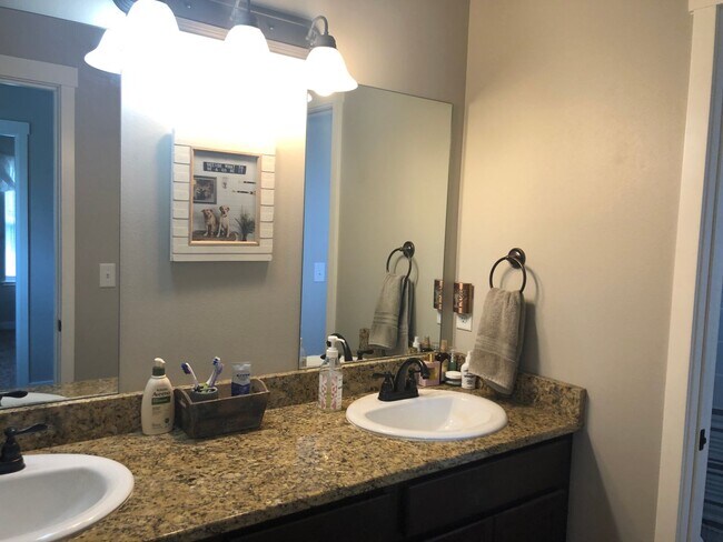 Building Photo - Newer Pet Friendly Home with detached Garage close to Barkley Trail system