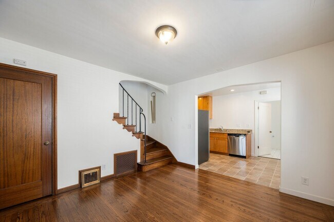 Building Photo - North Berkeley 2 Bedroom Rare Finds!