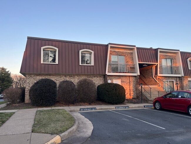 Primary Photo - 401 E Dartmouth Dr