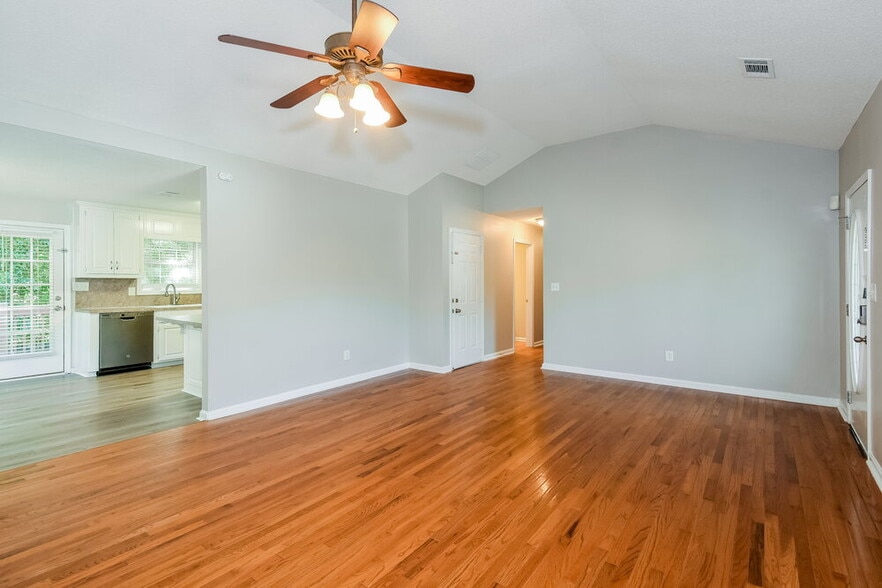 Building Photo - 313 Split Rail Way
