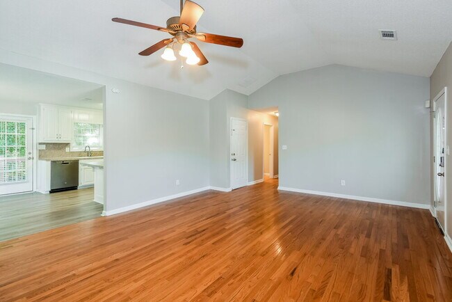 Building Photo - 313 Split Rail Way