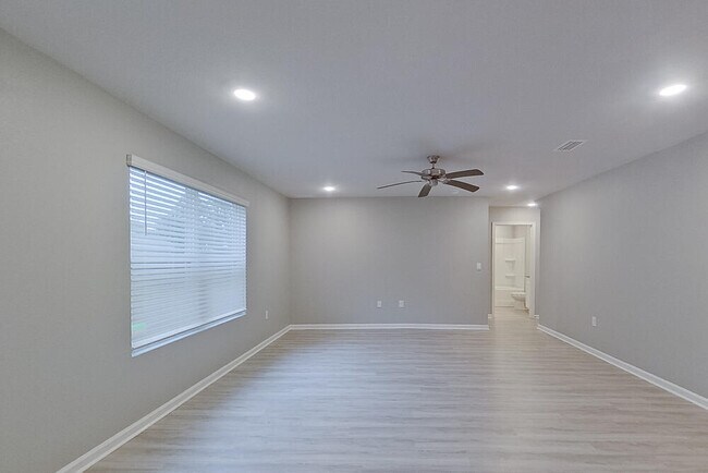 Building Photo - 4694 Malay Cir