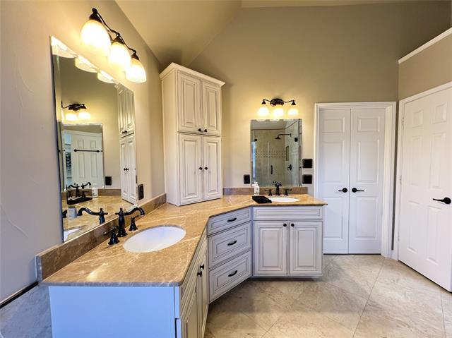 Building Photo - 10401 Forrest Dr