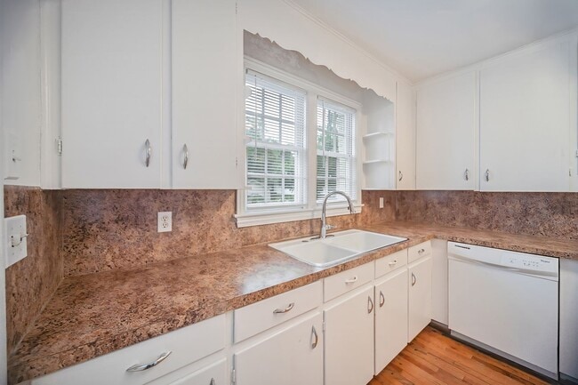 Building Photo - 2bedroom 1 bath