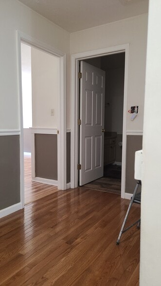 Top landing - 1526 Old Oak Ln