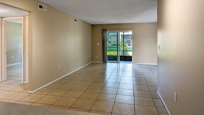 Building Photo - 1000 Lake of the Woods Blvd