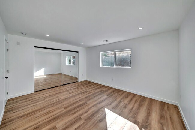 Building Photo - 11845 Hamlin St