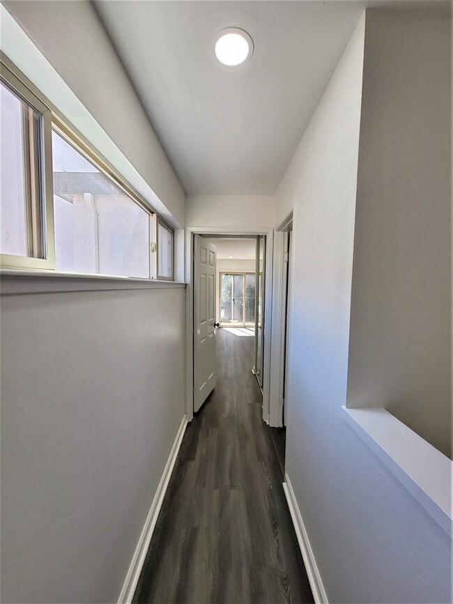 Building Photo - 2553 Lancaster Ct