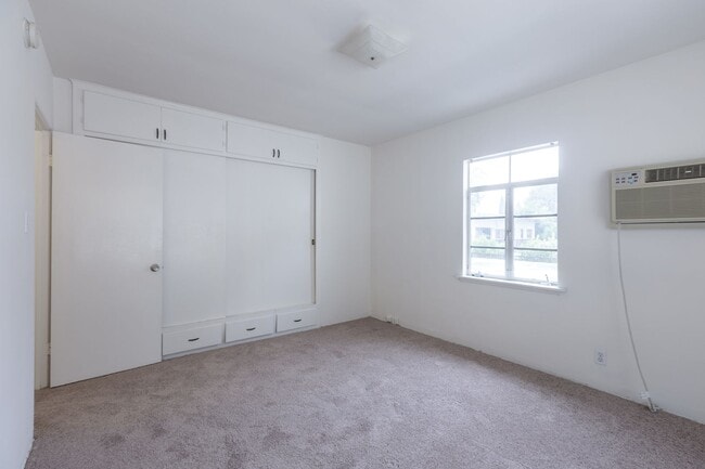 Building Photo - 4909 Coldwater Canyon Ave