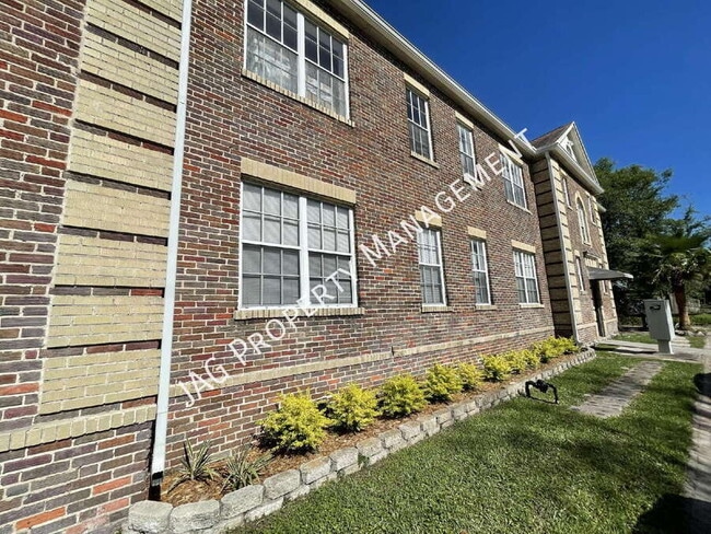 Building Photo - 931 Rubel St