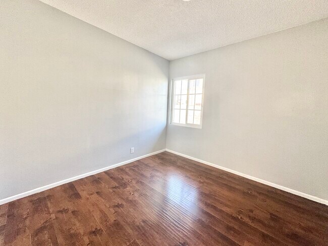 Building Photo - 13714 S Inglewood Ave
